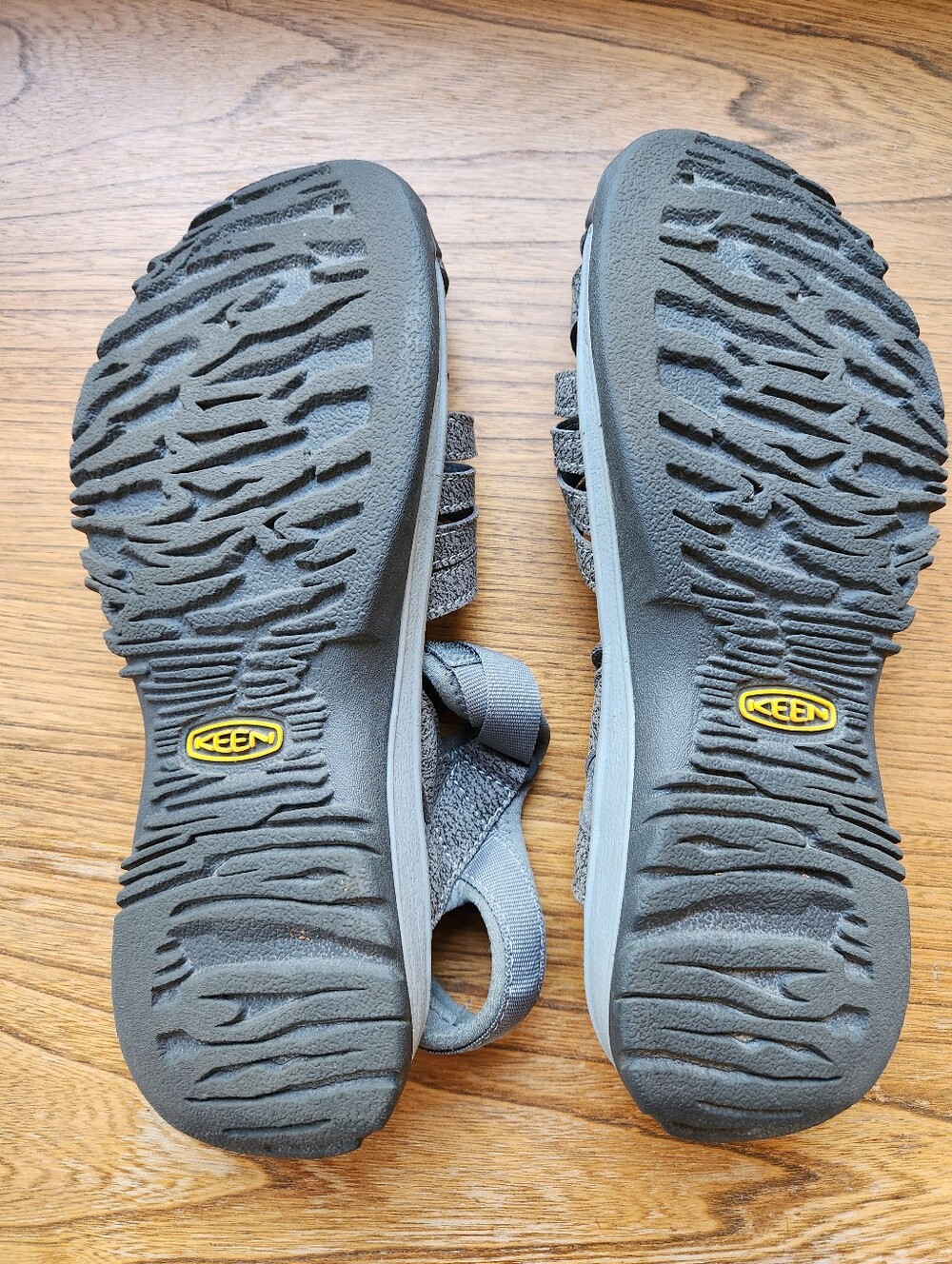 KEEN womens Rose Casual Closed Toe Sandals